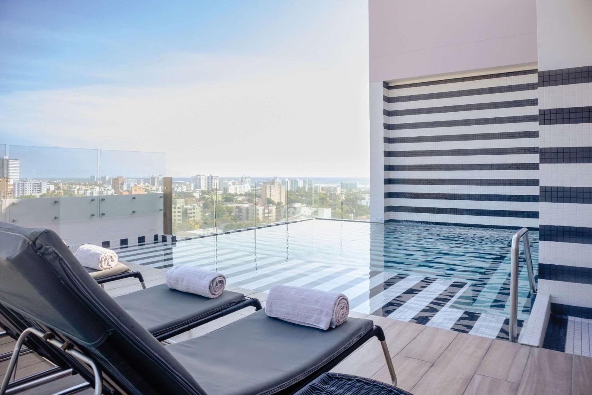 Faranda Collection Barranquilla, A Member Of Radisson Individuals Hotel Barranquilla  Exterior photo Rooftop pool