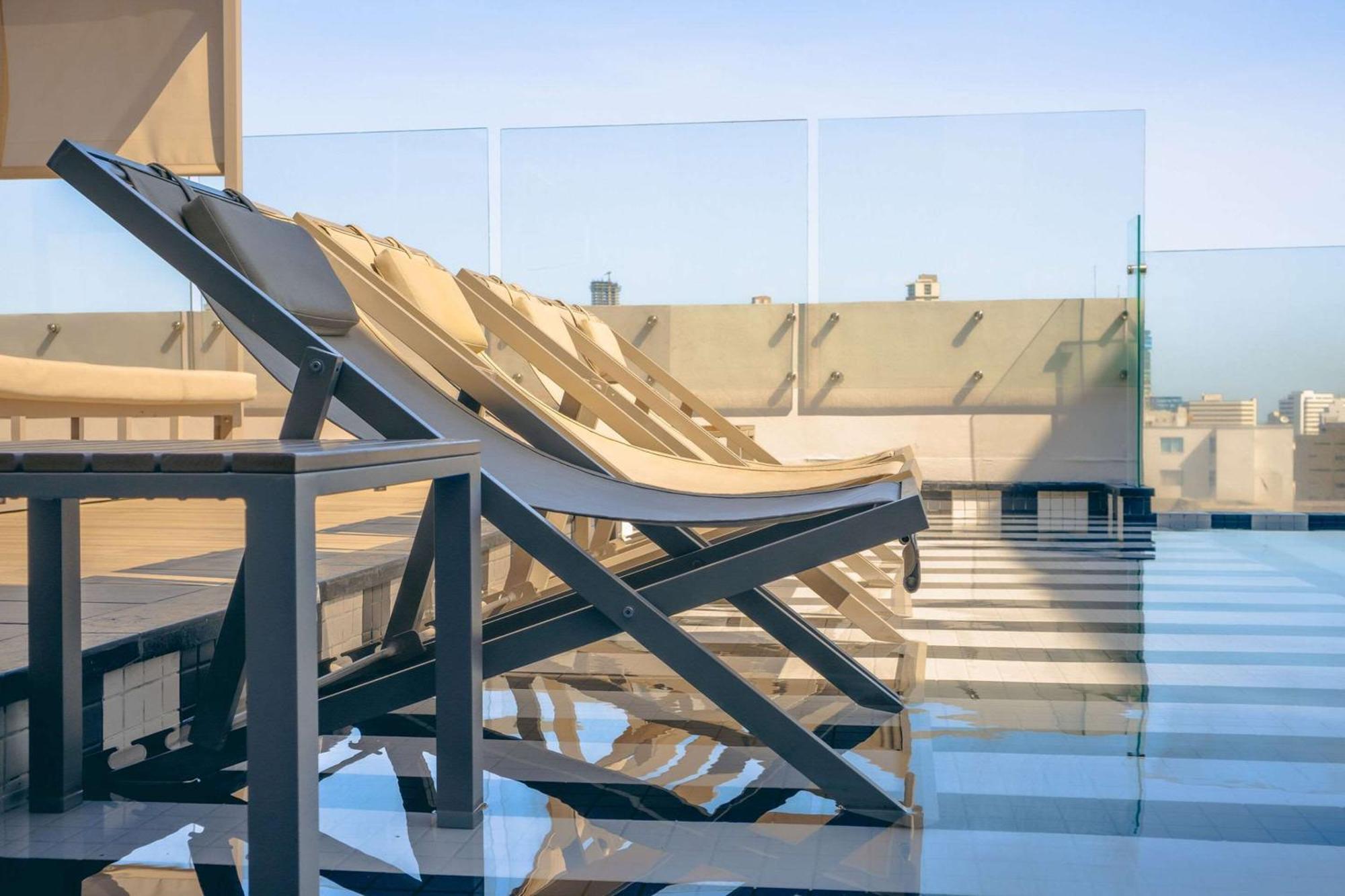 Faranda Collection Barranquilla, A Member Of Radisson Individuals Hotel Barranquilla  Exterior photo The rooftop pool at the hotel